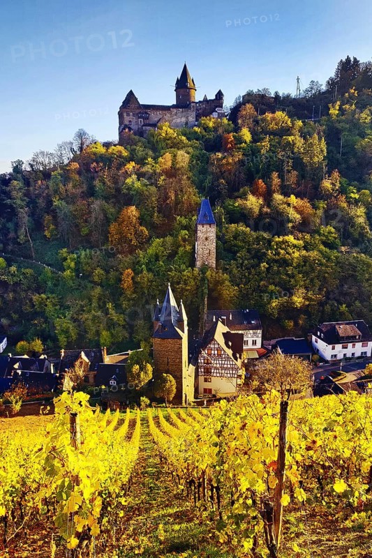 View of Bacharach with Stahleck Castle, the Liebesturm and the Steeger Tor, Upper Middle Rhine Valley in autumn, Rhineland-Palatinate, Germany, Europe