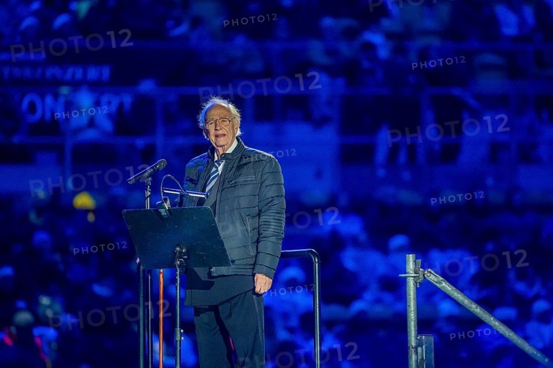 When over 25, 000 visitors flock to the Rudolf Harbig Stadium for the big Advent concert just in front of Christmas, the Christmas festivities begin for many Dresdeners. What began in 2015 as part of the celebrations to mark the anniversary of the world-famous Dresdner Kreuzchor has now established itself as one of the biggest and most beautiful Christmas events in Germany. Singer Rene Kollo, Dresden, Saxony, Germany, Europe