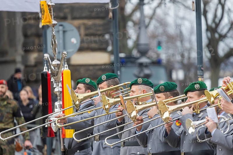 Public roll call of the Army Officers' School on Theatre Square: Bundeswehr honours and bids farewell to young soldiers, Dresden, Saxony, Germany, Europe