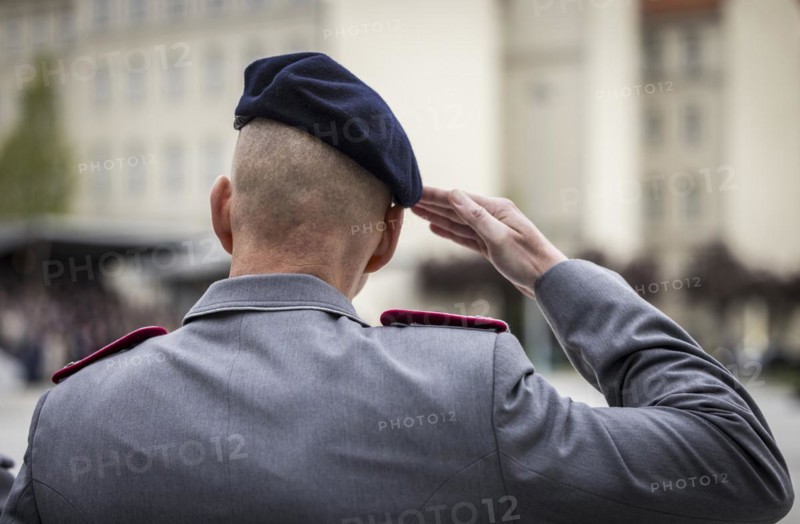 A soldier salutes during the final roll call at the Federal Ministry of Defence to mark the Bundeswehr's deployment in Mali