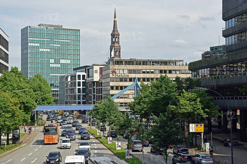 Hamburg, Old Town, Willy-Brandt-Str., main thoroughfare