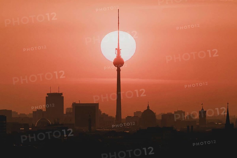 The sunrise emerges behind the city skyline with the television tower in Berlin, 04/09/2024
