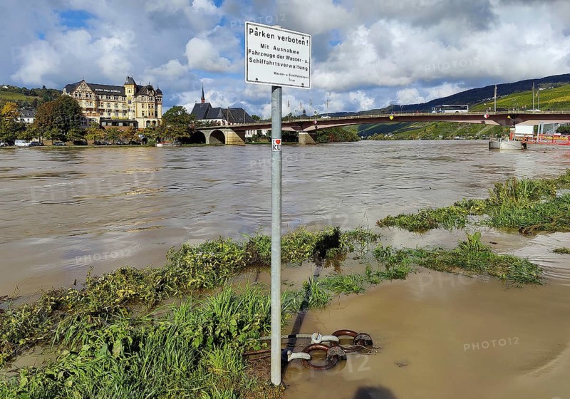 Flood at the car park on the Moselle in Bernkastel-Kues, Rhineland-Palatinate, Germany, Europe