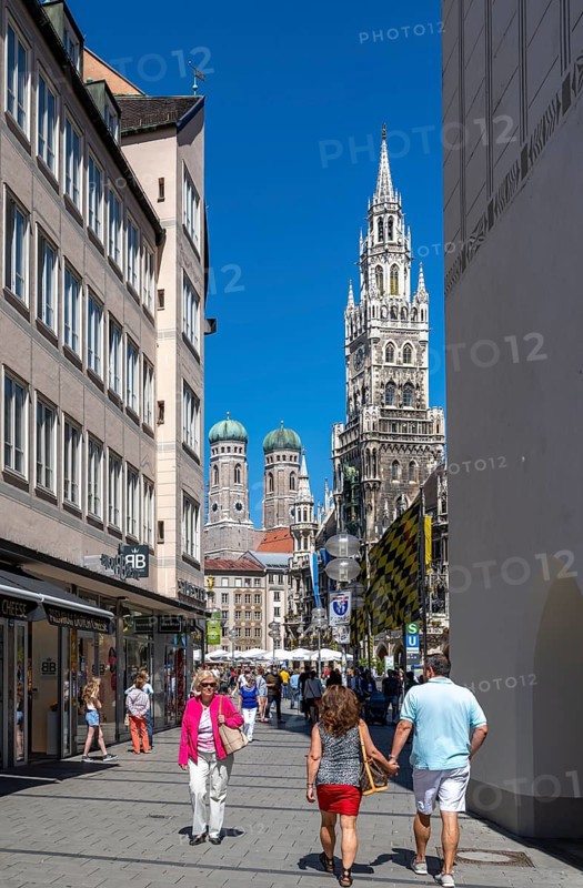 New Town Hall with St Mary's Column and church towers of the Church of Our Lady, Marienplatz, Munich, Bavaria, Germany, Europe