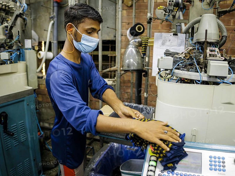 Employees of Inter Market Knit Private Limited producing socks. Lahore, 22.08.2024. Photographed on behalf of the Federal Ministry for Economic Cooperation and Development