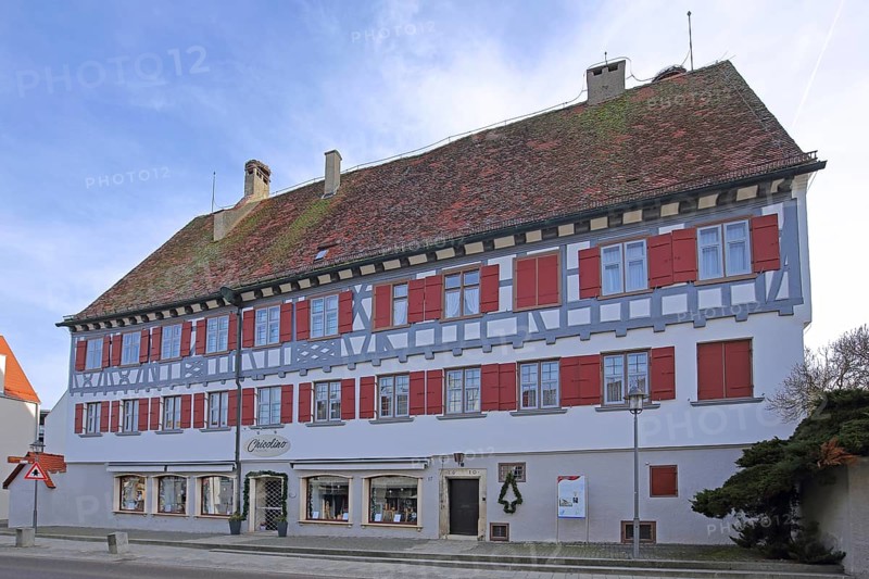 Historic official residence built in 1610, half-timbered house, Langenau, Alb-Donau district, Swabian Alb, Baden-Württemberg, Germany, Europe