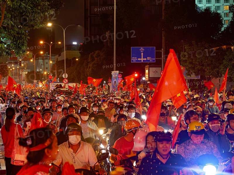 Football fans celebrate in the streets, victory in Asean championship against Thailand, many mopeds, Saigon, Ho Chi Minh City, Vietnam, Asia