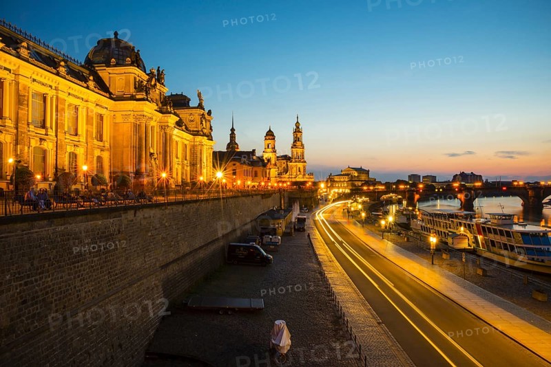 Elbe, paddle steamer, Bruehl's Terrace, Academy of Fine Arts, secondary school, Court Church, Semper Opera House, Augustus Bridge, Dresden, Free State of Saxony, Germany, Europe