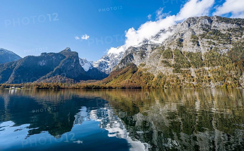 Königssee with Watzmann massif, autumnal mountain landscape reflected in the lake, Berchtesgaden National Park, Berchtesgadener Land, Upper Bavaria, Bavaria, Germany, Europe