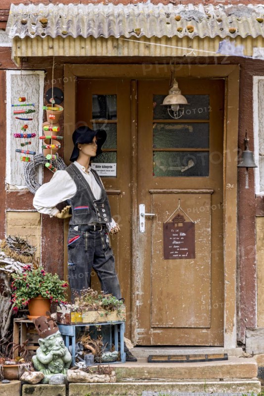 Old half-timbered house, entrance curiously decorated with mannequin in costume, carpenters' guild, traditional clothing, Nidda, Vogelsberg, Wetterau, Hesse, Germany, Europe