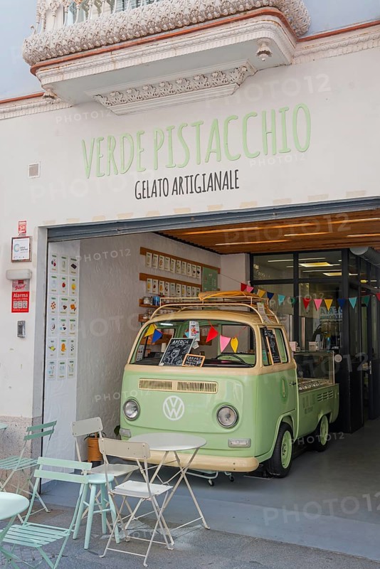 Retro ice cream parlour with green VW bus and outdoor seating in front of the shop, pedestrian zone, ice cream parlour Verde Pistacchio, Calle Ancha street, old town, Cádiz, Cadiz, Andalusia, Spain, Europe