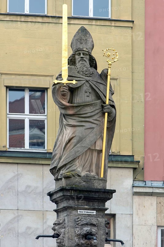 Fountain with the sculpture of St Kilian, Marktstr., Kitzingen, Lower Franconia, Bavaria, Germany, Europe