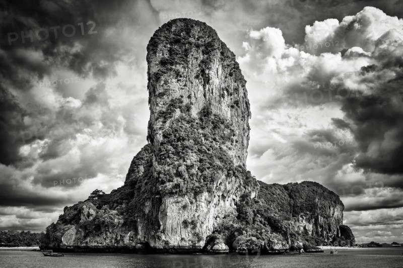 Island landscape near Krabi, stormy sky, thunderstorm, cloudy, weather, sky, storm clouds, nature, force of nature, sea, ocean, island, seascape, travel, tourism, seascape, climate, climate change, horizon, tropical, monsoon, season, season, holiday, chalk cliffs, exotic, bay, sea bay, rocks, rocky, sandstone cliffs, coast, coastal landscape, landscape, nature, natural landscape, Siam, paradise, holiday paradise, black and white, black and white, monochrome, dramatic, seascape, Thailand, Asia