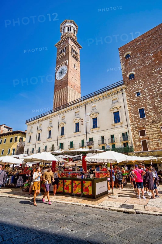 Torre dei Lamberti, Piazza delle Erbe, Verona, Veneto, Italy, Europe