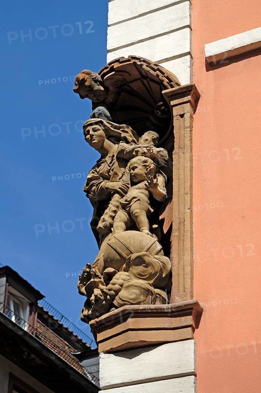 Figures of saints (Mary with Christ Child) with canopy integrated in a corner house, Hauptstr. 137, Heidelberg, Baden-Württemberg, Germany, Europe