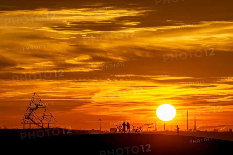 Red evening sky, sunset, view from the Mottbruch slagheap in Gladbeck, to the west, to the slagheap at Beckstrasse, in Bottrop with the Tetraeder, North Rhine-Westphalia, Germany, Red evening sky, sunset, view from the Mottbruch slagheap in Gladbeck, to the west, to the slagheap at Beckstrasse, in Bottrop with the Tetraeder, North Rhine-Westphalia, Germany, Europe