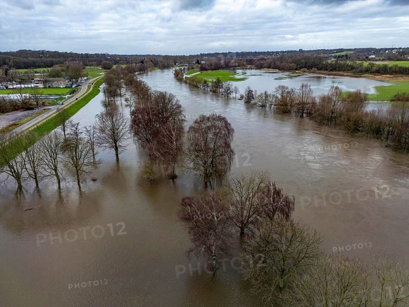 Flood on the Ruhr, near Mülheim, after days of continuous rain, North Rhine-Westphalia, Germany, Europe
