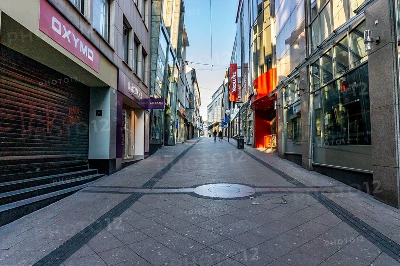 Deserted city centre, pedestrian zone, Limbecker Straße, effects of the corona crisis in Germany, Essen