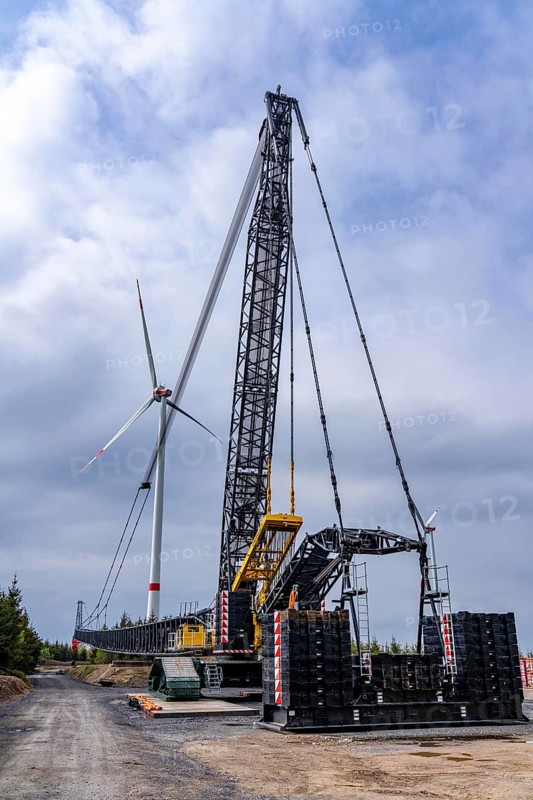 Erection of a wind turbine, wind energy plant, erection of the crawler lattice crane for blade assembly, wind farm near Hagen, North Rhine-Westphalia, Germany, Europe