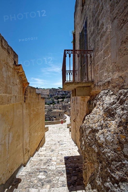 Paths and corridors in the tuff of the Sassi Barisano in the cave town of Matera. The cave settlements, Sassi, are a UNESCO World Heritage Site. Matera, Basilicata, Southern Italy, Southern Europe