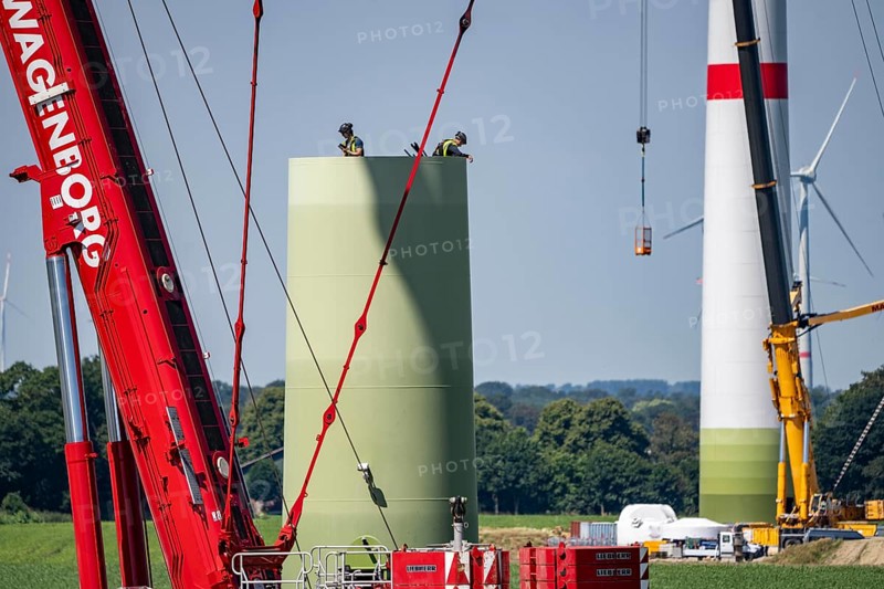 Repowering of a wind farm near Issum, here the dismantling of the tower, 9 older wind turbines from the manufacturer Enercon (model series E-58) will be dismantled, which have been in operation for over two decades, will be replaced by a total of four Enercon E-160 turbines, under construction, with a total output of 22 megawatts, Lower Rhine, North Rhine-Westphalia, Germany, Europe