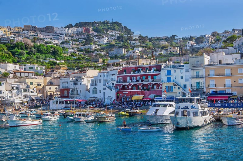 Waterfront at the Marina Grande boat harbour with excursion boats, Capri, Campanian Archipelago, Gulf of Naples, Tyrrhenian Sea, Campania, Italy, Europe