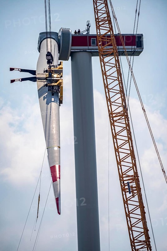 Erection of an Enercon E-160 wind turbine, assembly of the first blade, 4 turbines with a total output of 22 megawatts replace 9 older wind turbines from the manufacturer Enercon (model series E-58) in the wind farm near Issum, they were in operation for over two decades, Lower Rhine, North Rhine-Westphalia, Germany, Europe