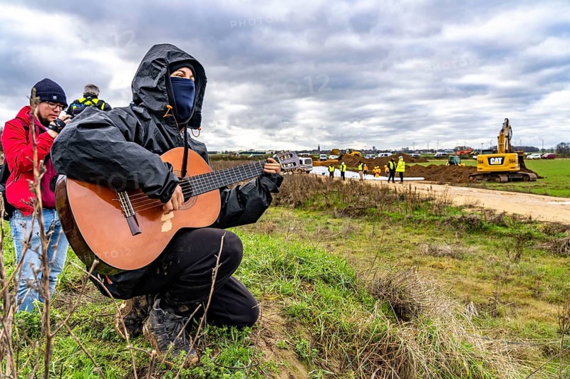 Start of the eviction of the hamlet Lützerath at the lignite mine Garzweiler 2, activists try to obstruct the preparation for the upcoming eviction of the site, which is occupied by climate protection activists, the energy company RWE prepares the construction of work roads, protected by the police, North Rhine-Westphalia, Germany, Europe