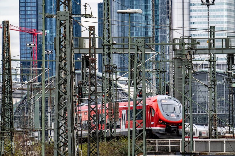 Regional train on the track in front of Frankfurt am Main main station, Skyline, Hesse, Germany, Europe