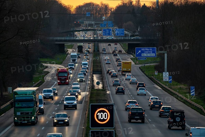 Motorway A40, Ruhrschnellweg, near Bochum, dense evening traffic, in front of the motorway junction Bochum, A43, view in west direction, North Rhine-Westphalia, Germany, Europe