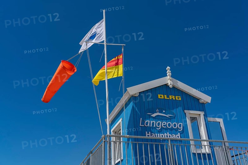 North Sea island of Langeoog, early summer, shortly after the first easing of the lockdown in the Corona crisis, still quite few tourists on the beach, DLRG watchtower, Lower Saxony, Germany, Europe