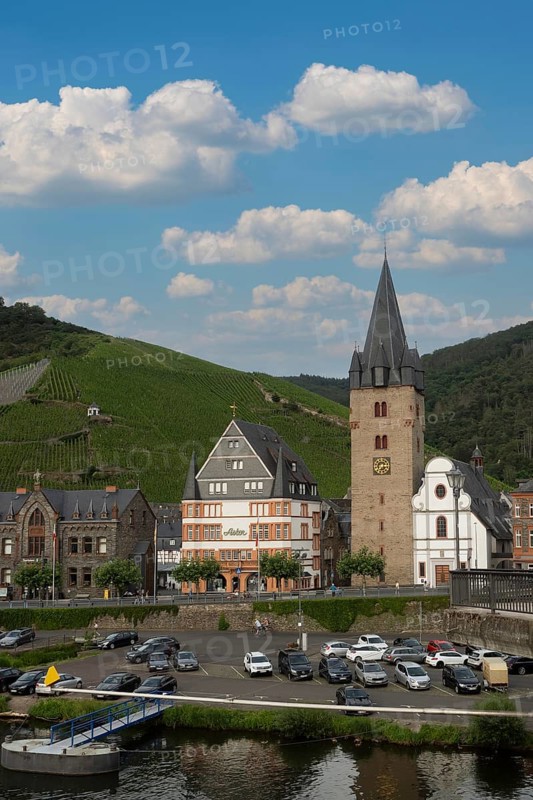 Bernkastel with the former watchtower and current tower of the parish church of St Michael, Bernkastel-Kues, Moselle, Rhineland-Palatinate, Germany, Europe