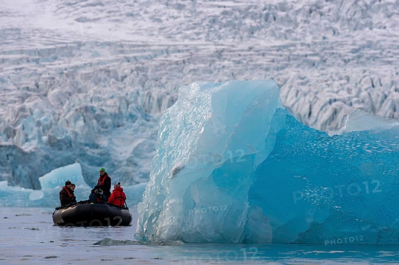Dinghy with tourists in front of the glacier edge of Monacobreen, iceberg, Liefdefjord, Woodfjord area, Spitsbergen Island, Svalbard and Jan Mayen archipelago, Norway, Europe