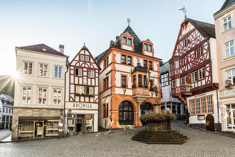 Market square with medieval half-timbered houses, Bernkastel-Kues, Moselle, Rhineland-Palatinate, Germany, Europe