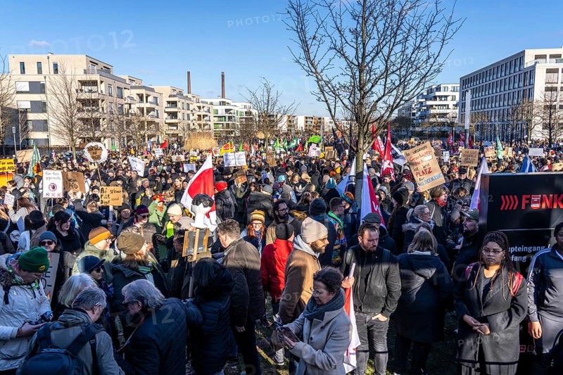 Demonstration of more than 14000 people against the AfD and the Merz-CDU and their asylum policy, after a rally the demonstrators marched peacefully for hours through the city centre of Essen, North Rhine-Westphalia, Germany, Europe