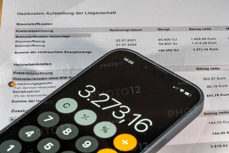 Symbolic image of service charge statement, heating cost statement, rental costs, list of incidental rental costs