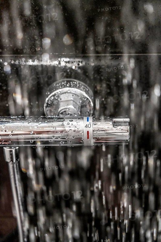 Shower, fitting, temperature control, temperature control of the shower water