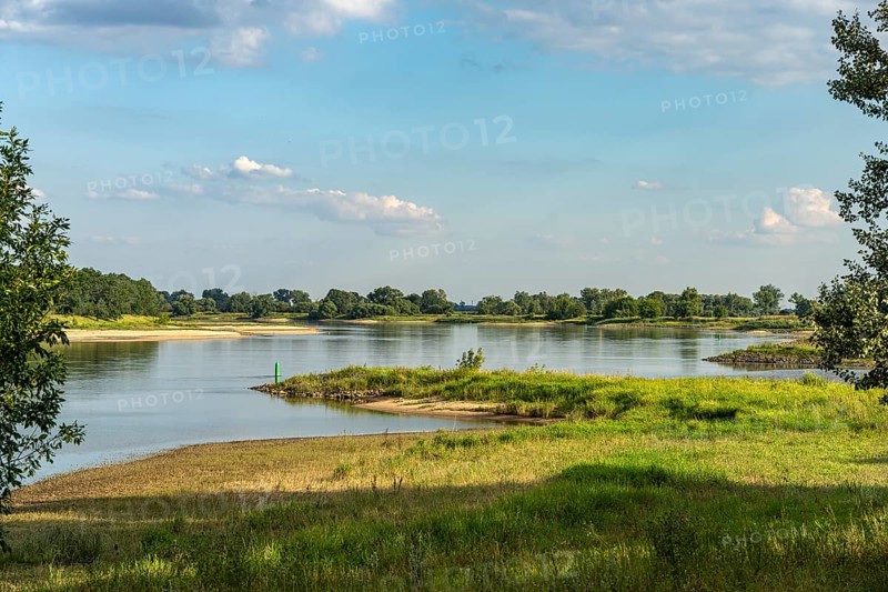 The Elbe near Buch, a district of Tangermünde, Saxony-Anhalt, Germany, Europe