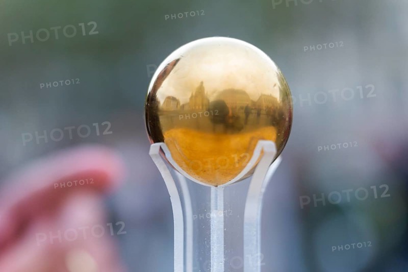 The internationally renowned artist Niclas Castello, who will be honoured with the European Art Prize in 2023, is presenting his latest work in Dresden on the Neumarkt square by the Church of Our Lady. It is a spectacular Golden Sphere that will attract a great deal of attention both visually and in terms of content, Dresden, Saxony, Germany, Europe
