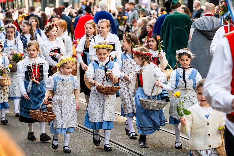 Parade of historically costumed guildsmen, Sechseläuten or Sächsilüüte, Zurich Spring Festival, Zurich, Switzerland, Europe