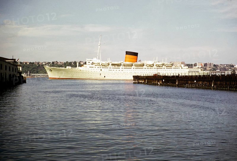 RMS Caronia, ocean liner of the Cunard Line, East River, Manhattan, New York, NY State, USA, around 1954, North America