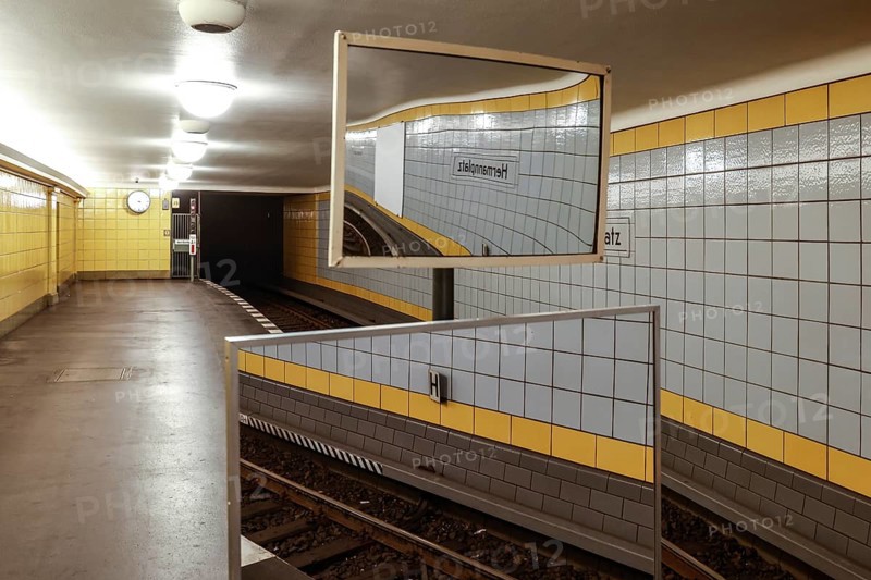 Mirrors on an underground platform at Hermannplatz station. The mirrors are used by the drivers for orientation, Berlin, 07/02/2025, Berlin, Berlin, Germany, Europe