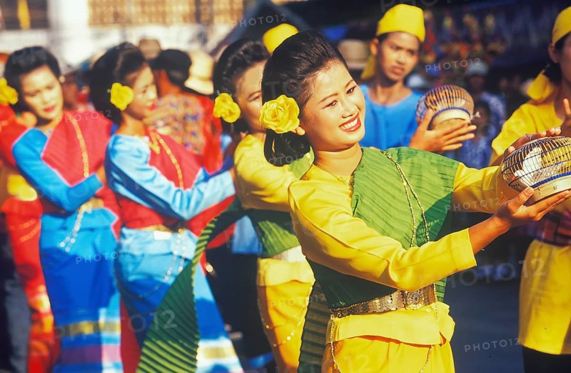 Thai girls performing local dance, King Narai Reign Fair, Lopburi, Thailand, Asia