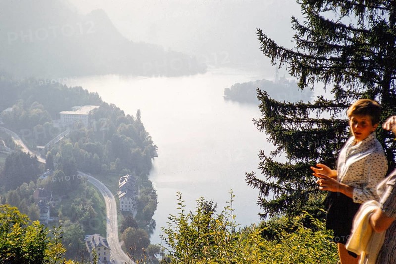 People looking down at lakeside villa owned by Marshal Tito, Lake Bled, Slovenia, former Yugoslavia, Europe 1959, Europe