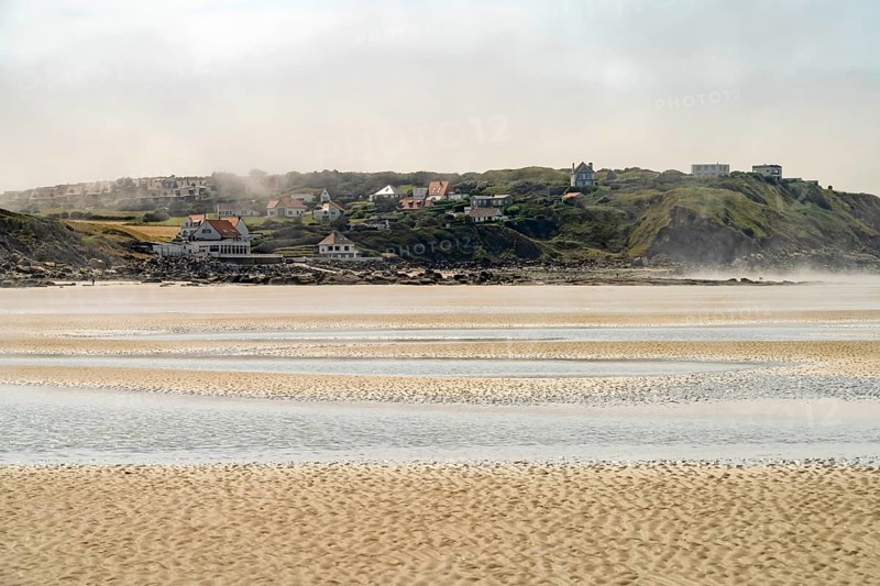 Low tide on the beach at Le Gris Nez on the Côte d'Opale or Opal Coast, Audinghen, France, Europe