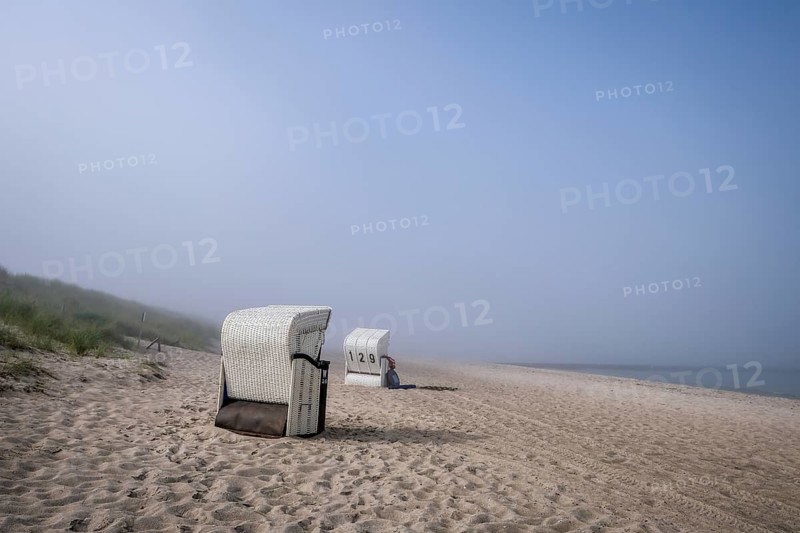 Graal-Müritz, Mecklenburg-Western Pomerania, Germany, Beach chairs in the morning mist on the sandy beach of the Baltic seaside resort of Graal-Müritz. The Mecklenburg seaside resort of Graal-Müritz is an independent municipality in the district of Rostock in Mecklenburg-Vorpommern, Europe
