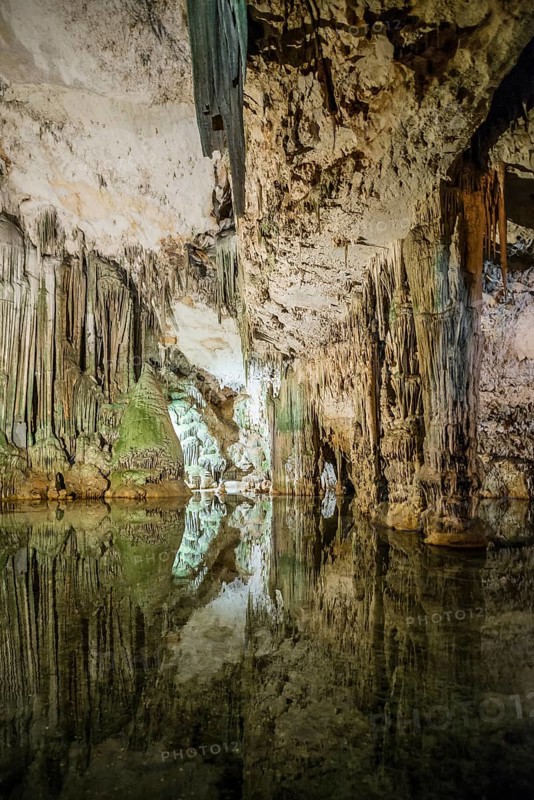 Huge stalactites and underground lake, stalactite cave, Grotta di Nettuno, Neptune Grotto, Capo Caccia, near Alghero, Sardinia, Italy, Europe