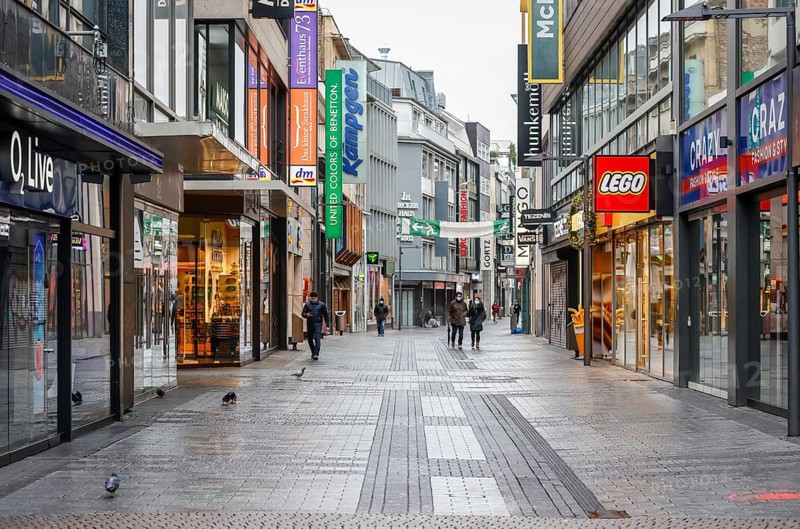 Cologne, North Rhine-Westphalia, Germany - Cologne city centre in times of the corona crisis during the second lockdown, the shops are closed, only a few passers-by stroll along Hohe Straße on Friday afternoon