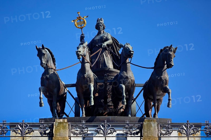 Brunswick Quadriga with Brunonia, design by Carl Theodor Ottmer, Brunswick Palace, Lower Saxony, Germany, Europe