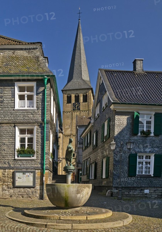 Historic upper town with horse fountain and church tower of St. Lambertus, Mettmann, Bergisches Land, North Rhine-Westphalia, Germany, Europe